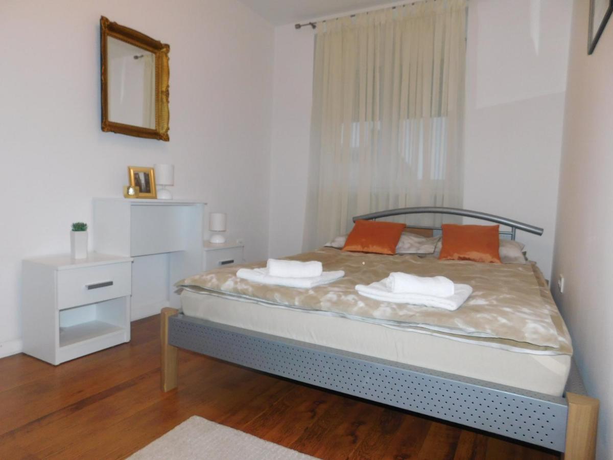 Apartman Ana Zupanja Eksteriør billede
